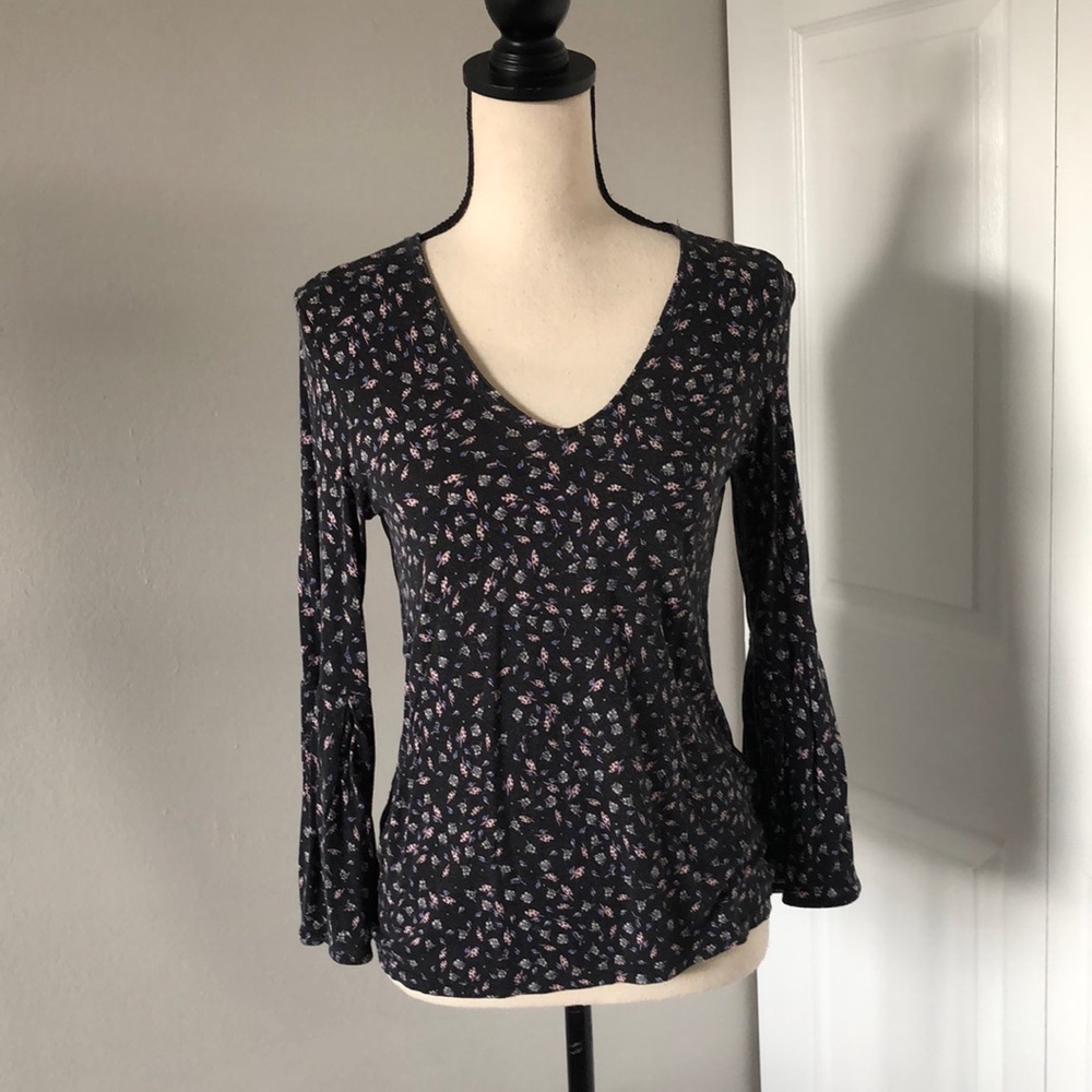 ❤️3X20 H&M Black Flower Print Bell Sleeves Top | XS
